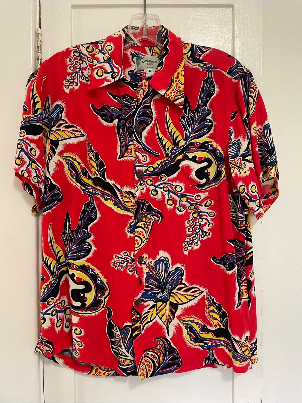 Men's Kamehameha Red Tropical Print Short-Sleeve Button-Down Shirt small